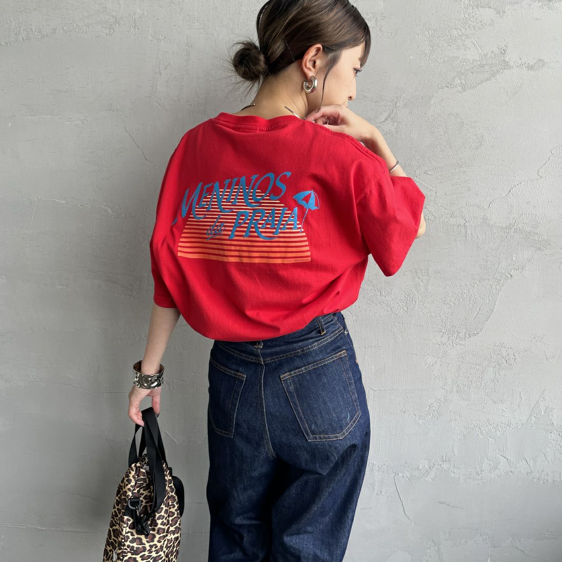 THE SHINZONE [ザ シンゾーン] MENINOS da PRAIA Tシャツ [25MMSCU04] 24 RED &&モデル身長：150cm 着用サイズ：F0&&