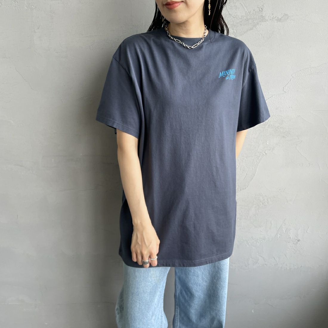 THE SHINZONE [ザ シンゾーン] MENINOS da PRAIA Tシャツ [25MMSCU04] 05 C.GRAY &&モデル身長：160cm 着用サイズ：F0&&