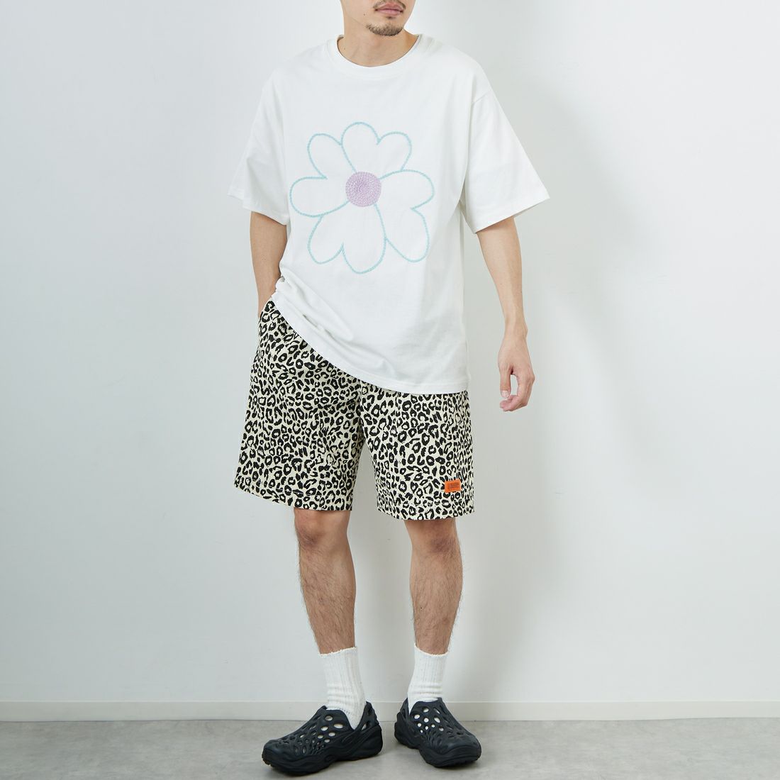 UNIVERSAL OVERALL [ユニバーサルオーバーオール] 別注 シェフショートパンツ [U2511657IN-JF] LEOPAED WH &&モデル身長：168cm 着用サイズ：M&&