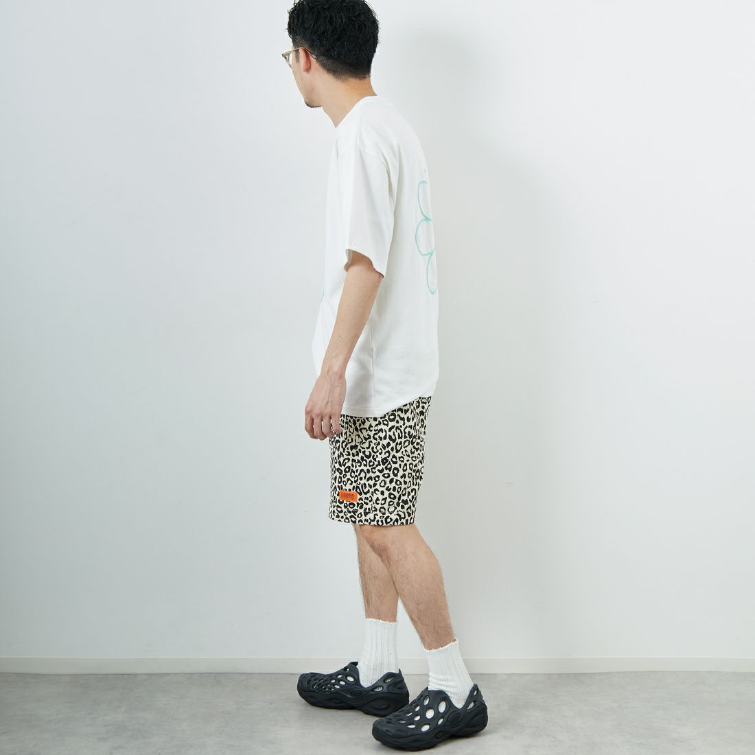 UNIVERSAL OVERALL [ユニバーサルオーバーオール] 別注 シェフショートパンツ [U2511657IN-JF] LEOPAED WH &&モデル身長：168cm 着用サイズ：M&&