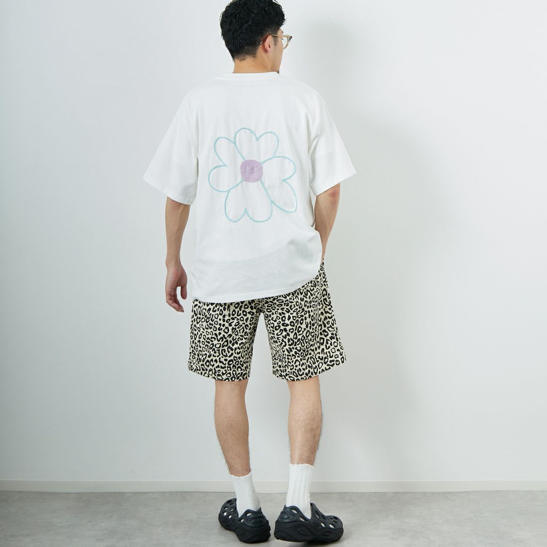 UNIVERSAL OVERALL [ユニバーサルオーバーオール] 別注 シェフショートパンツ [U2511657IN-JF] LEOPAED WH &&モデル身長：168cm 着用サイズ：M&&