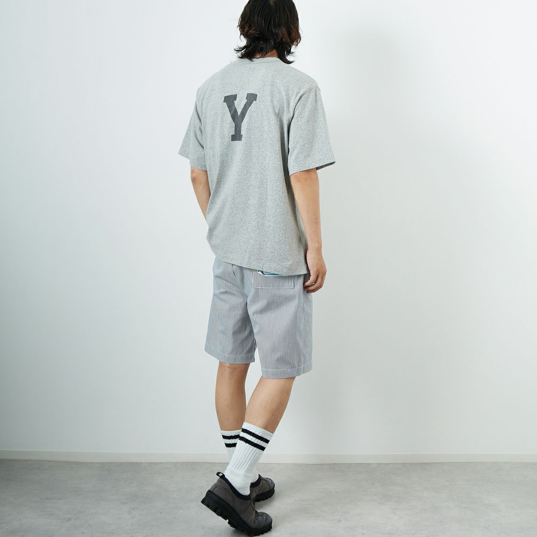 UNIVERSAL OVERALL [ユニバーサルオーバーオール] 別注 シェフショートパンツ [U2511657IN-JF] HICKORY &&モデル身長：179cm 着用サイズ：L&&