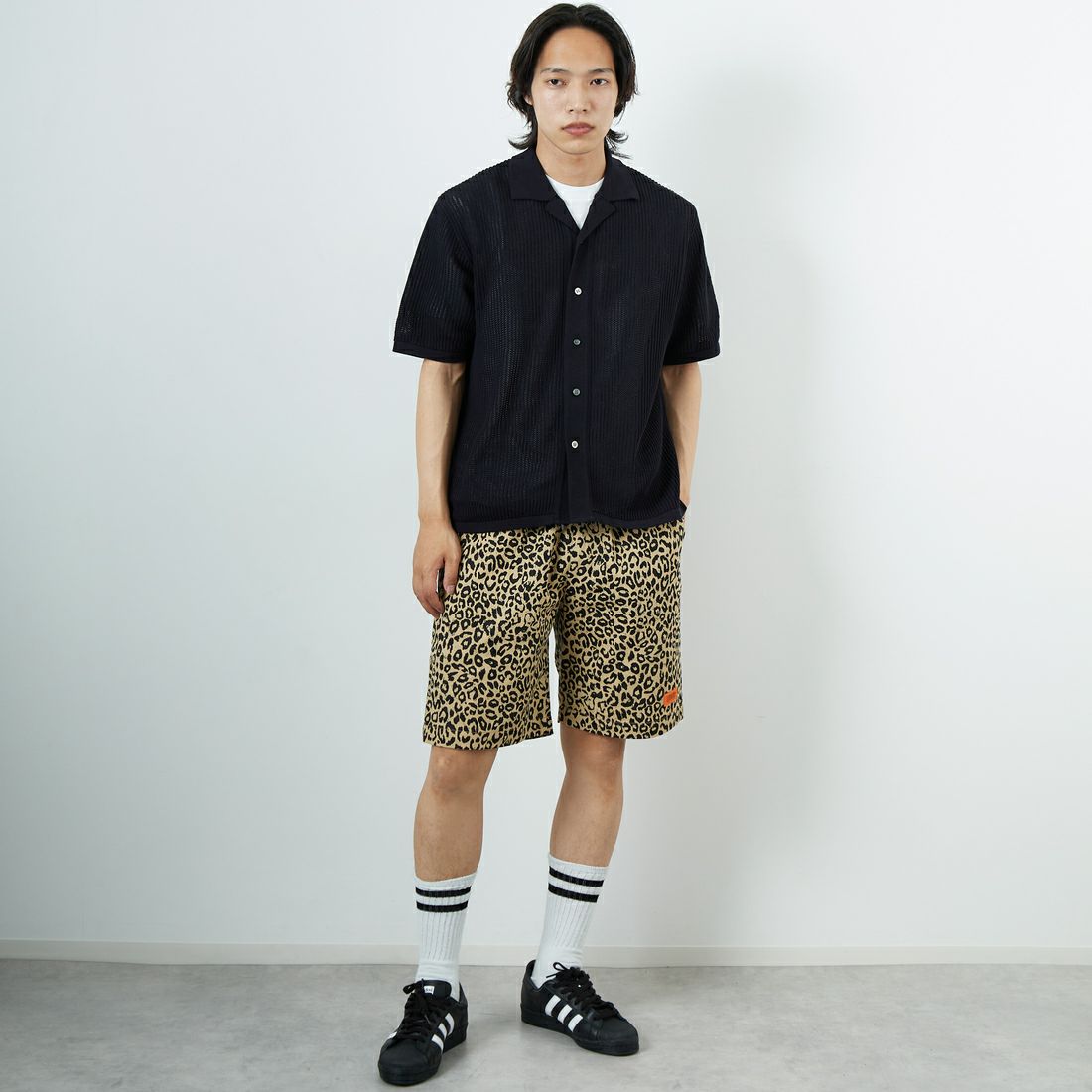 UNIVERSAL OVERALL [ユニバーサルオーバーオール] 別注 シェフショートパンツ [U2511657IN-JF] LEOPARD BE &&モデル身長：179cm 着用サイズ：M&&
