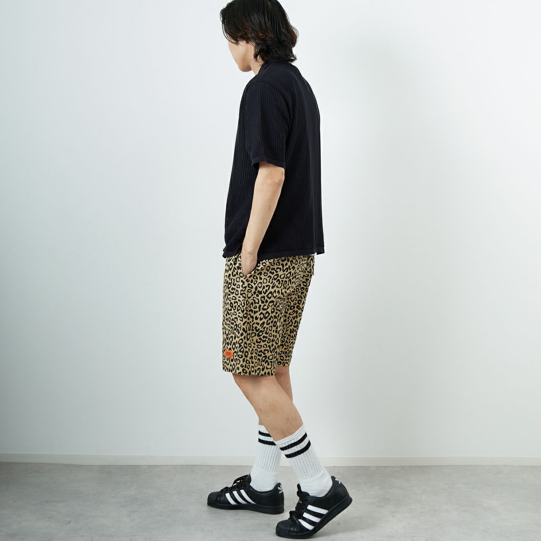 UNIVERSAL OVERALL [ユニバーサルオーバーオール] 別注 シェフショートパンツ [U2511657IN-JF] LEOPARD BE &&モデル身長：179cm 着用サイズ：M&&