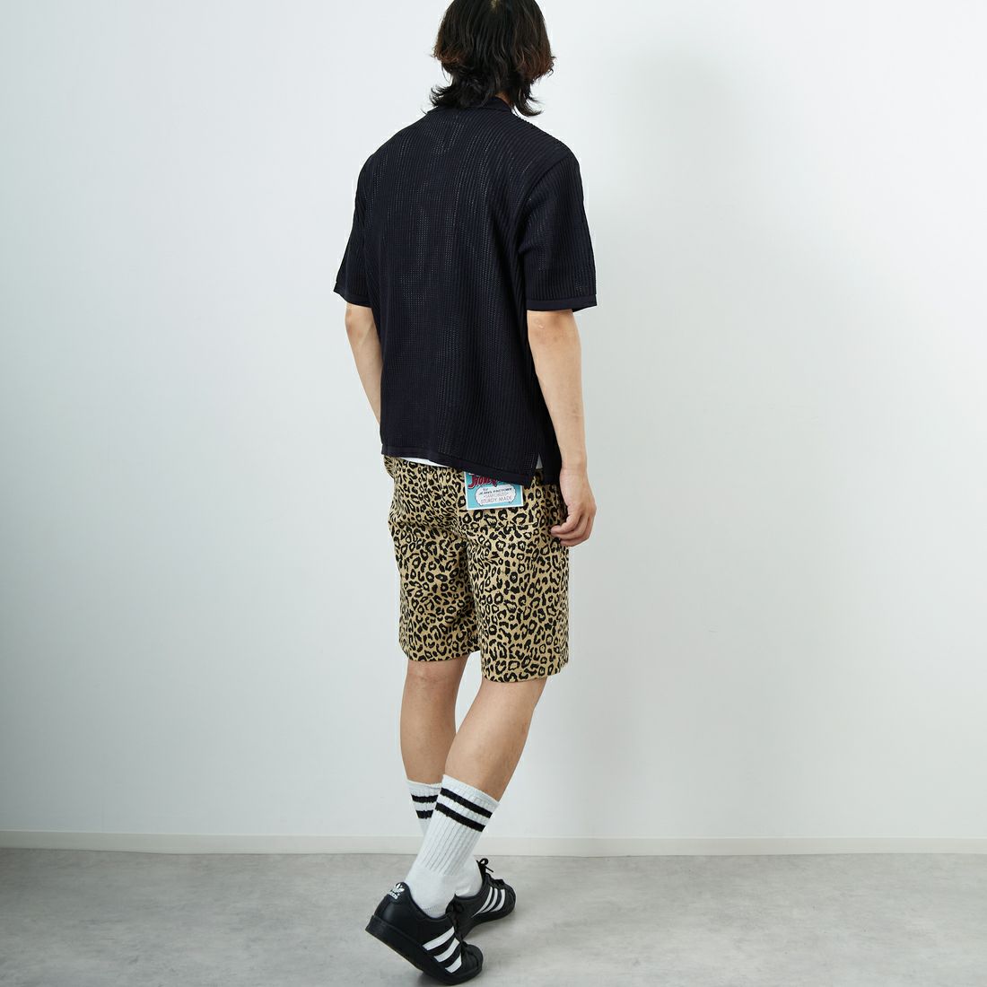 UNIVERSAL OVERALL [ユニバーサルオーバーオール] 別注 シェフショートパンツ [U2511657IN-JF] LEOPARD BE &&モデル身長：179cm 着用サイズ：M&&