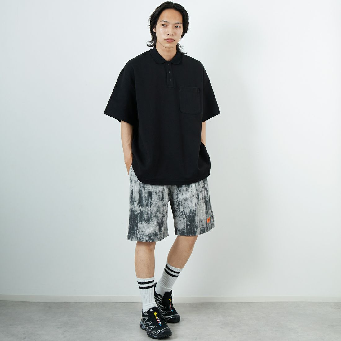 UNIVERSAL OVERALL [ユニバーサルオーバーオール] 別注 シェフショートパンツ [U2511657IN-JF] TYE DYE CA &&モデル身長：179cm 着用サイズ：L&&