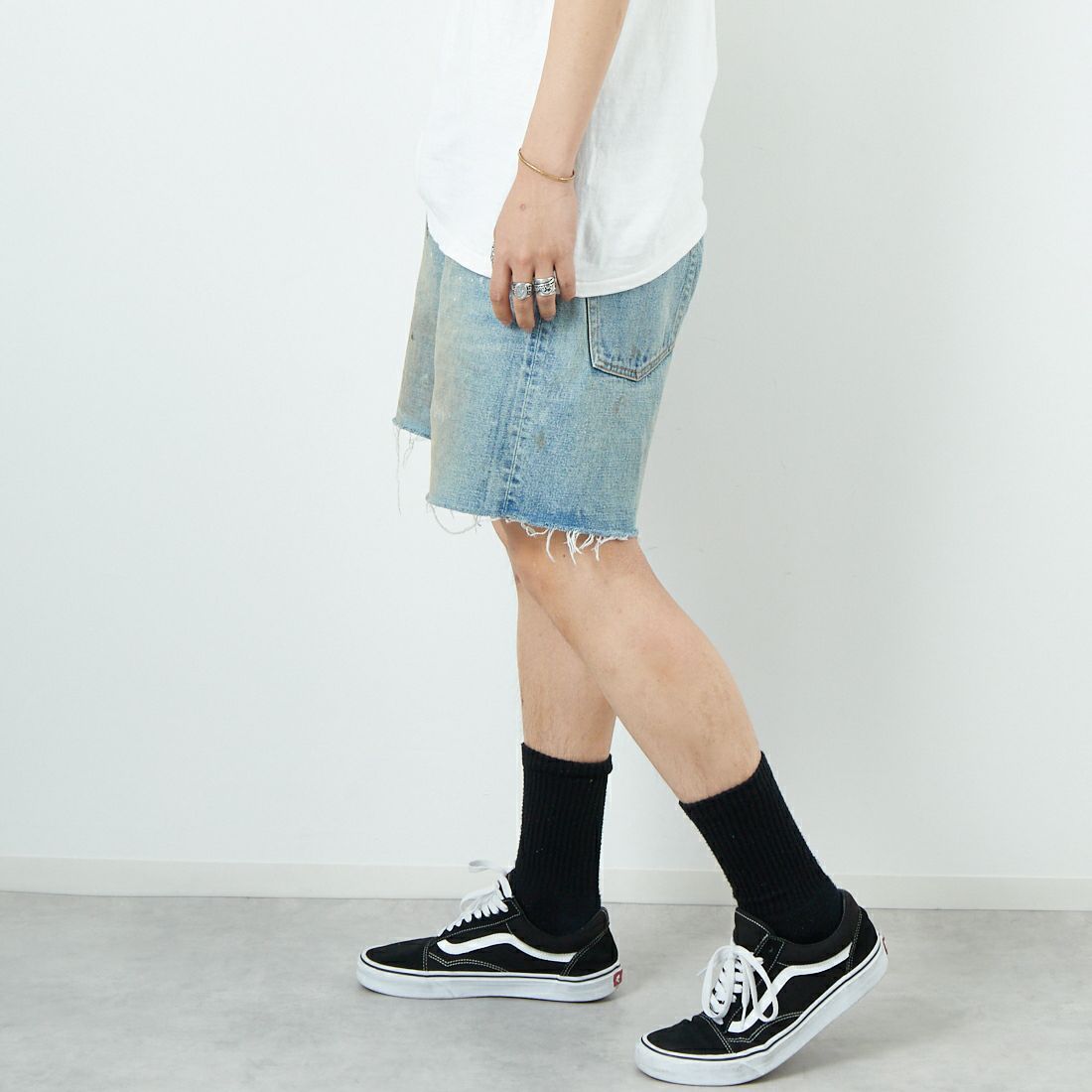 BOW WOW [バウワウ] デニムカットオフショーツ [BW251-DCOS] INDIGO AGI &&モデル身長：179cm 着用サイズ：M&&