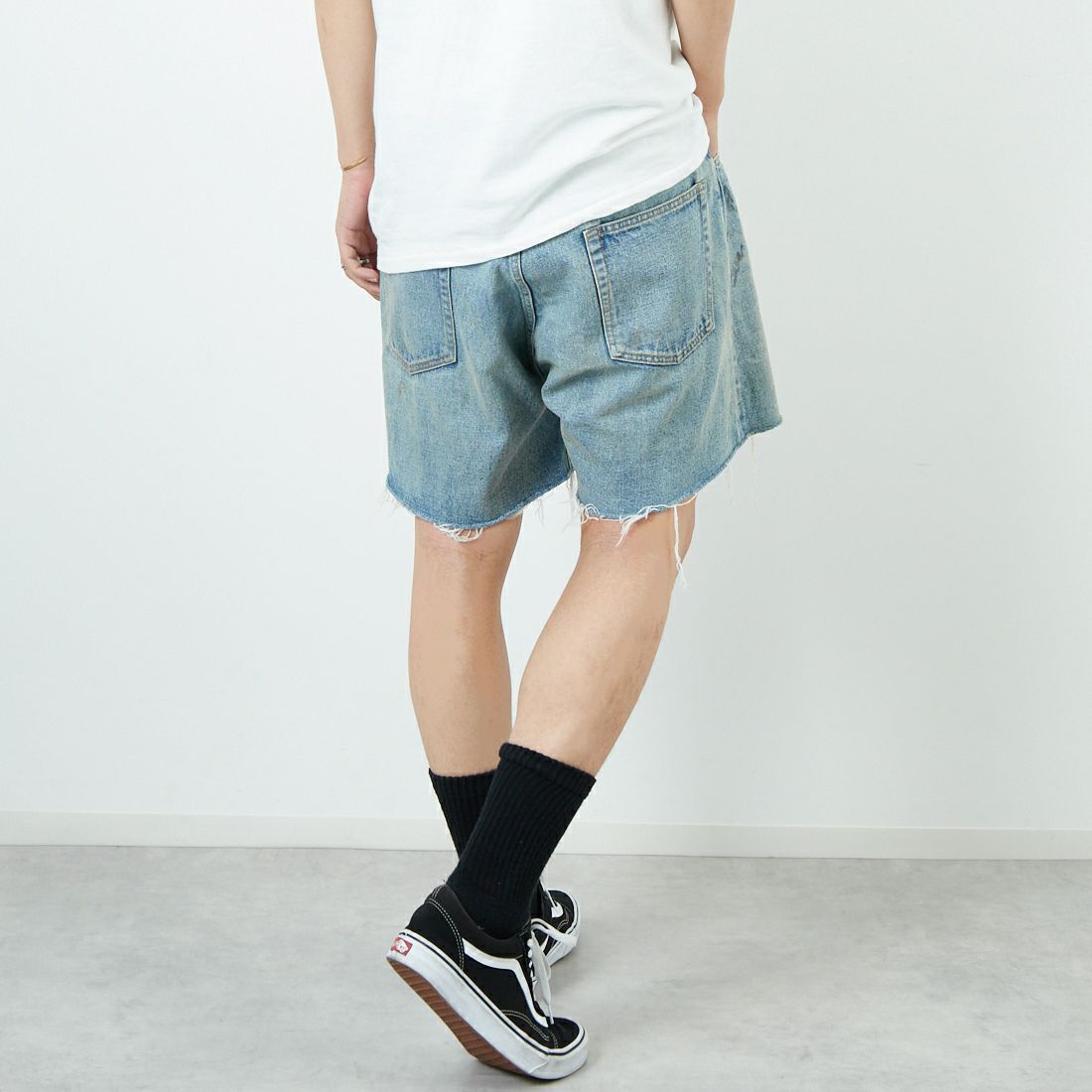BOW WOW [バウワウ] デニムカットオフショーツ [BW251-DCOS] INDIGO AGI &&モデル身長：179cm 着用サイズ：M&&