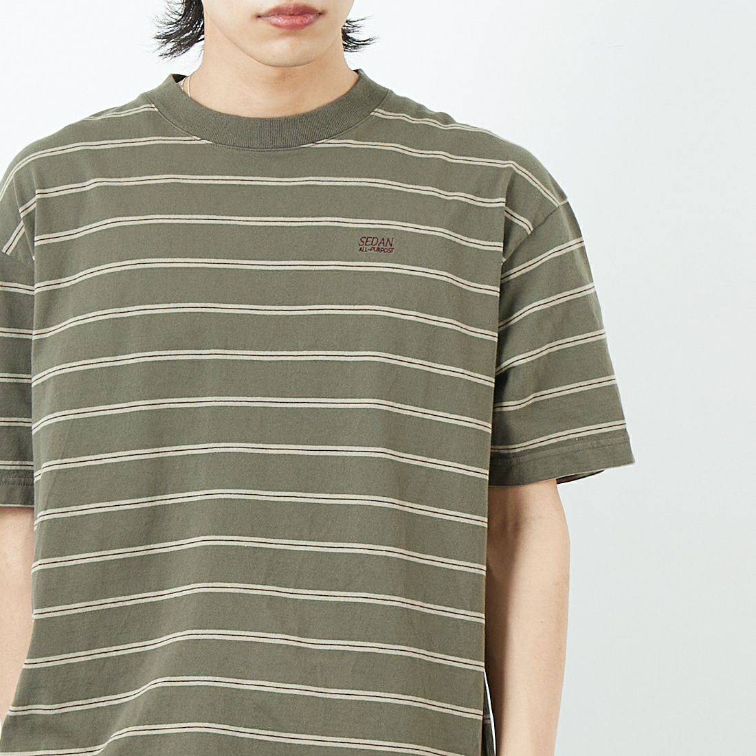 SEDAN ALL-PURPOSE [セダン オールパーパス] ショートスリーブボーダーTシャツ [SD25S-CT07] OLV/KHK &&モデル身長：179cm 着用サイズ：L&&