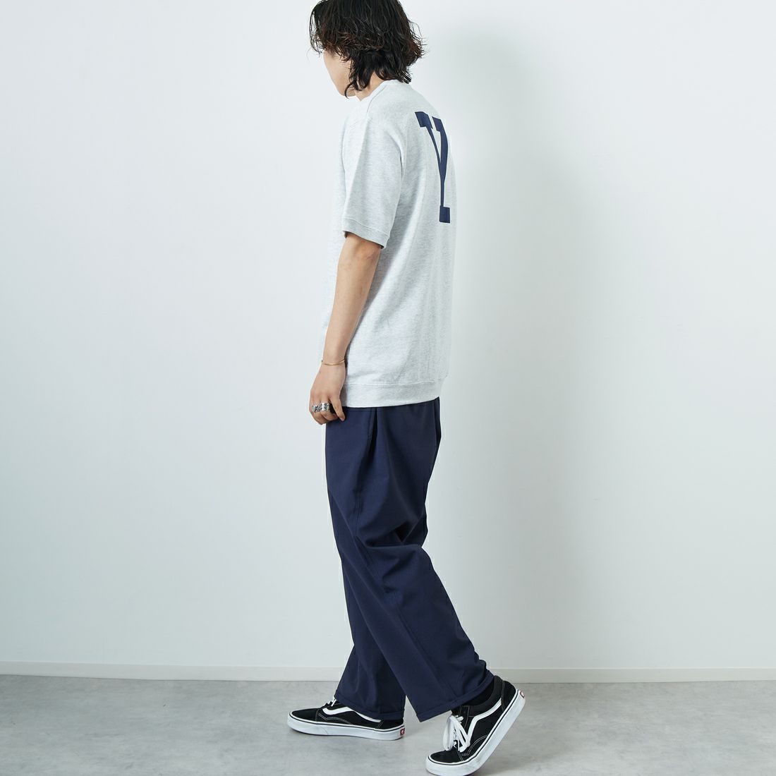 YALE [イェール] 別注 YALE カレッジロゴスウェットTシャツ [YA-01-JF] GRAY &&モデル身長：179cm 着用サイズ：L&&