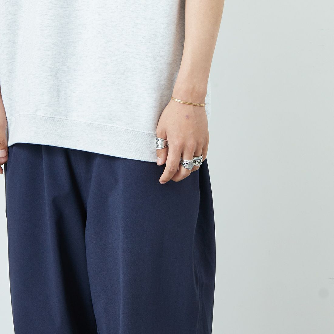 YALE [イェール] 別注 YALE カレッジロゴスウェットTシャツ [YA-01-JF] GRAY &&モデル身長：179cm 着用サイズ：L&&