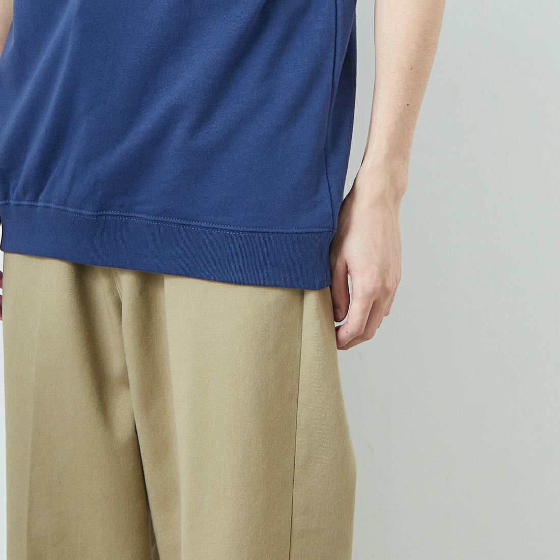 YALE [イェール] 別注 YALE カレッジロゴスウェットTシャツ [YA-01-JF] NAVY &&モデル身長：168cm 着用サイズ：M&&
