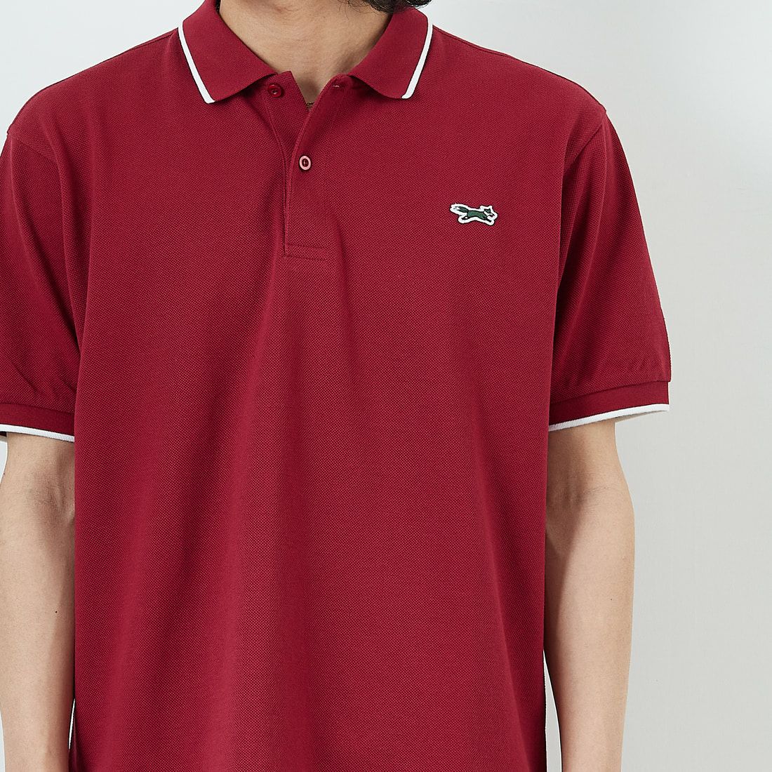 THE FOX [ザフォックス] 別注 ワンポイントロゴ ティップラインポロシャツ [JFU25SS-09-JF] BUR/WHT &&モデル身長：179cm 着用サイズ：XL&&