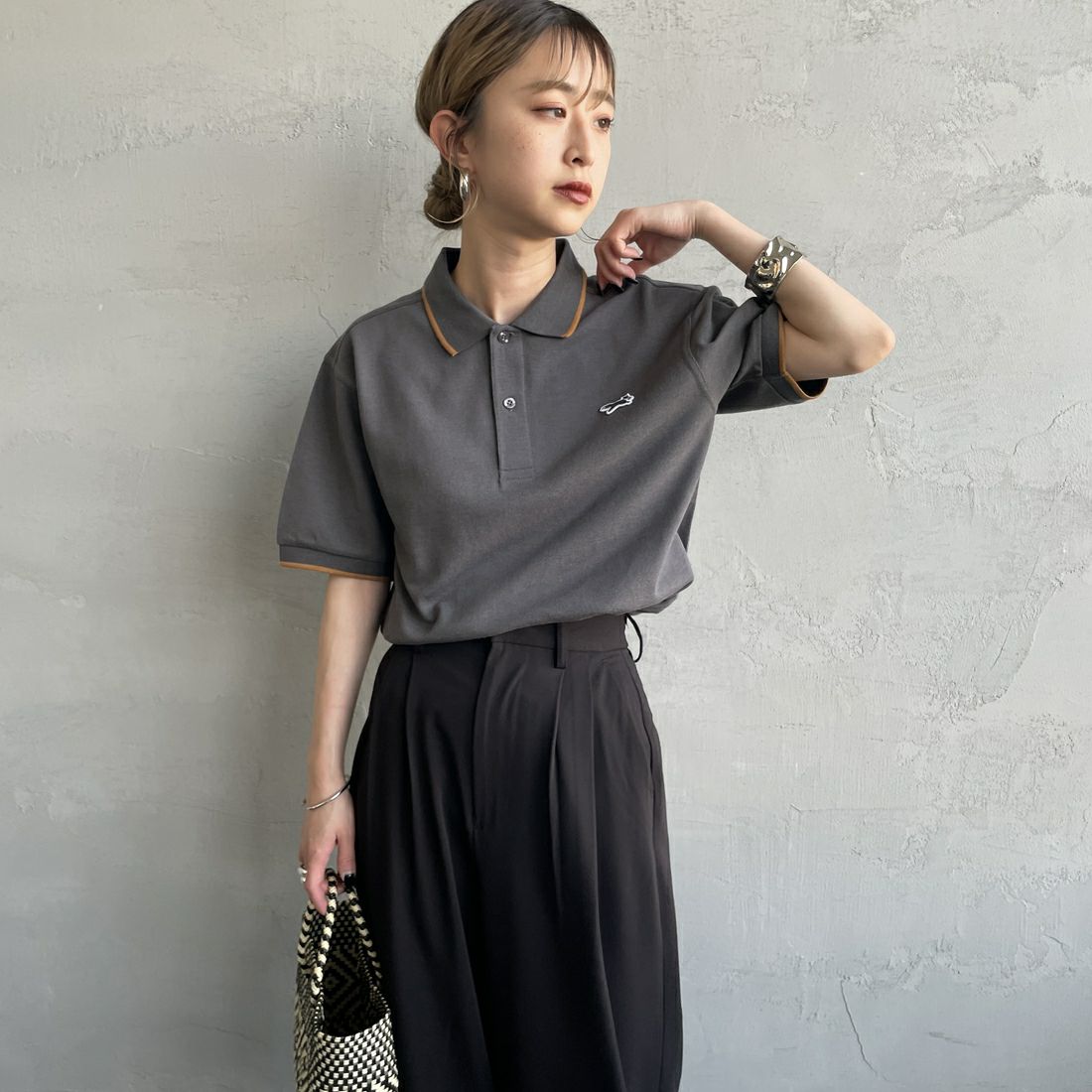 THE FOX [ザフォックス] 別注 ワンポイントロゴ ティップラインポロシャツ [JFU25SS-09-JF] CHAR/CAM &&モデル身長：150cm 着用サイズ：S&&
