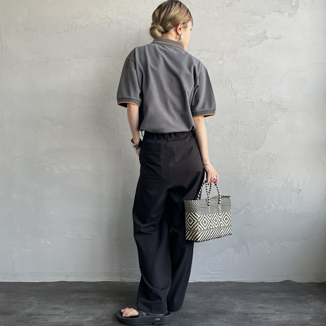 THE FOX [ザフォックス] 別注 ワンポイントロゴ ティップラインポロシャツ [JFU25SS-09-JF] CHAR/CAM &&モデル身長：150cm 着用サイズ：S&&