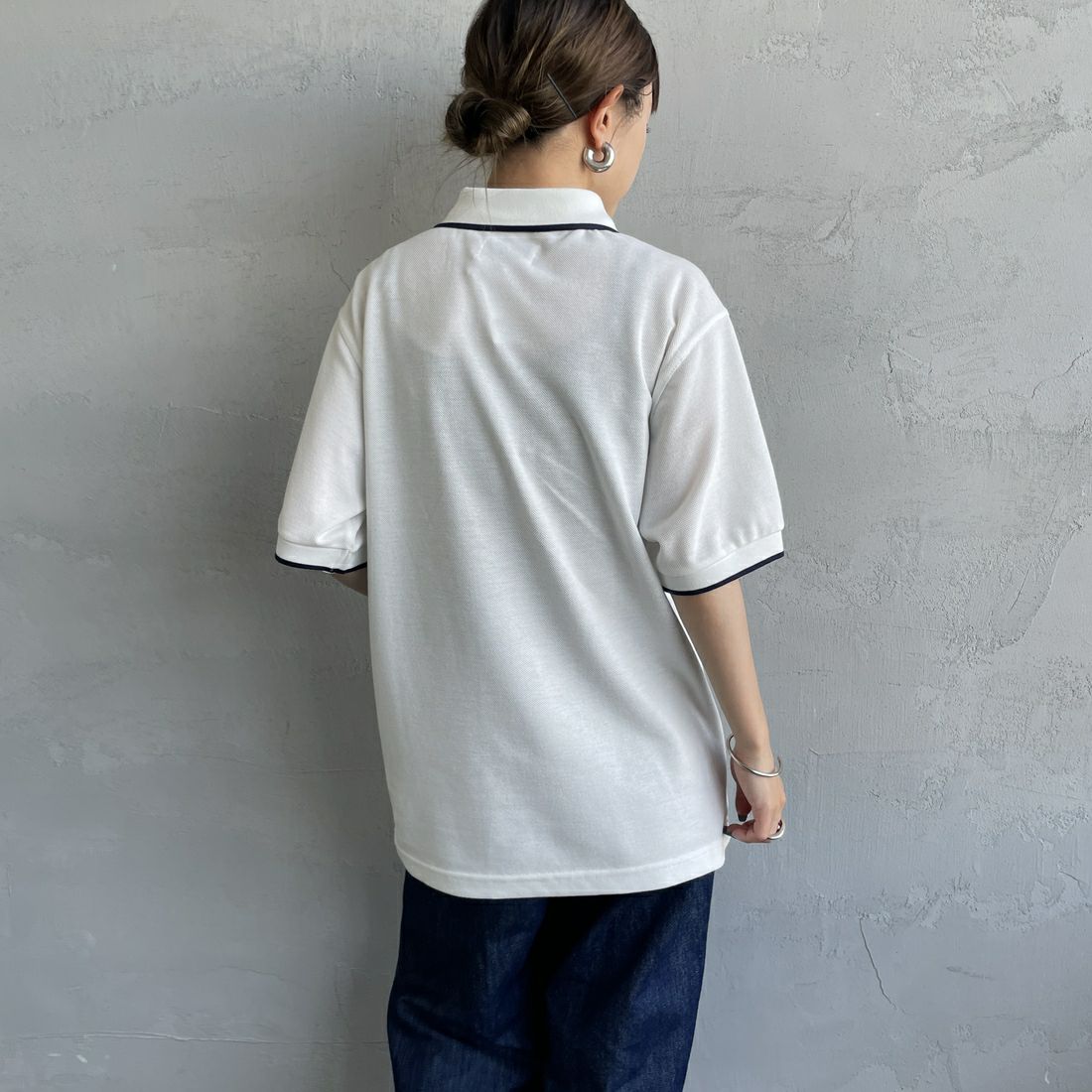 THE FOX [ザフォックス] 別注 ワンポイントロゴ ティップラインポロシャツ [JFU25SS-09-JF] WHT/NVY &&モデル身長：150cm 着用サイズ：S&&