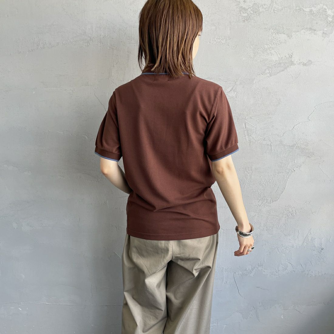 THE FOX [ザフォックス] 別注 ワンポイントロゴ ティップラインポロシャツ [JFU25SS-09-JF] BRWN/BLU &&モデル身長：158cm 着用サイズ：S&&