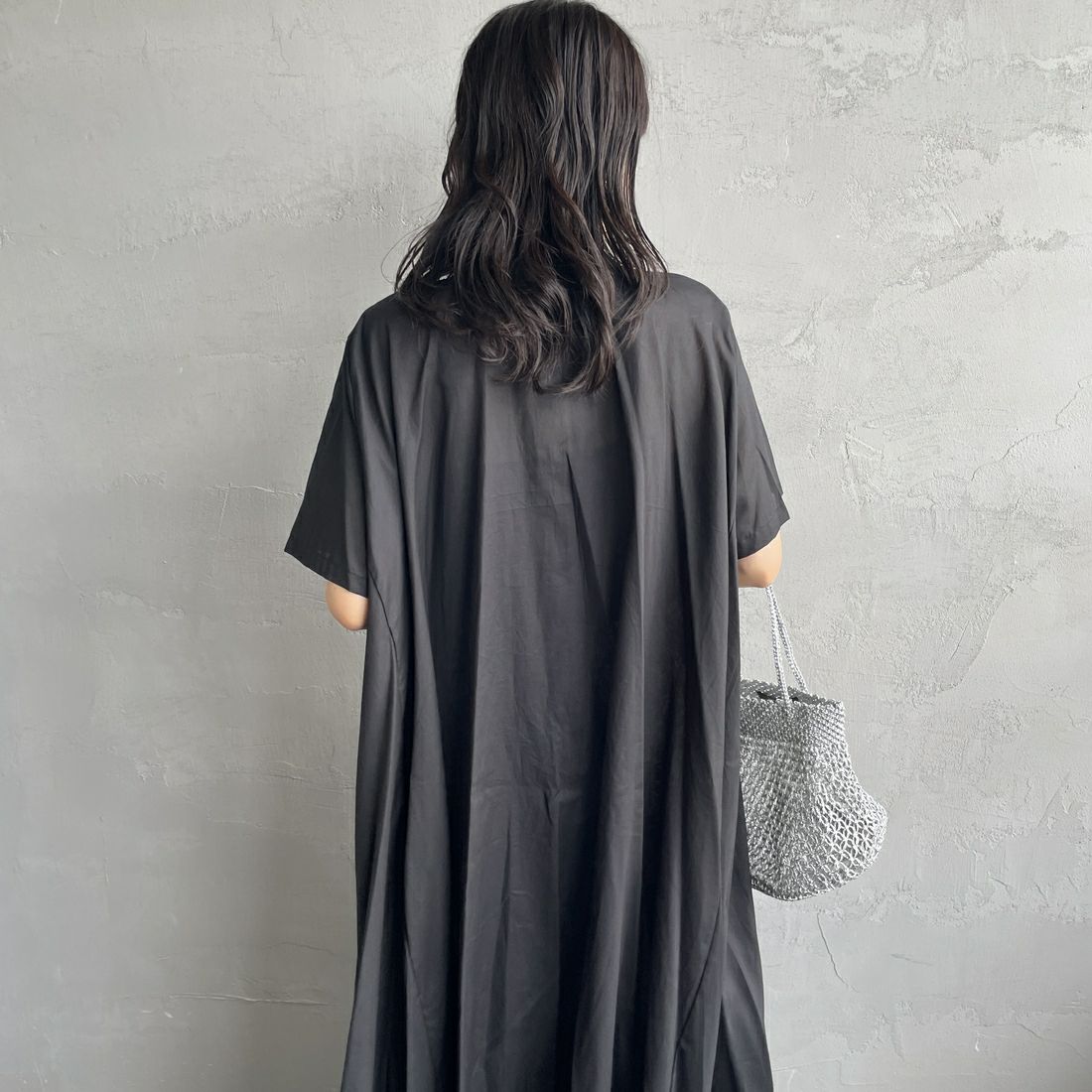 mizuiro ind [ミズイロインド] ハーフスリーブフレアシャツワンピース [2-250085] 99 BLACK &&モデル身長：160cm 着用サイズ：F&&