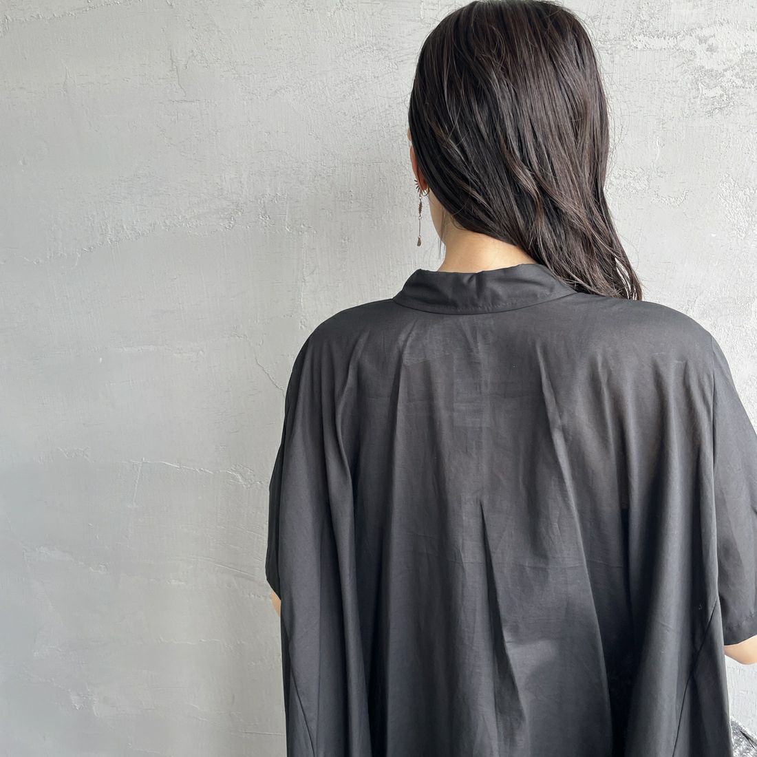 mizuiro ind [ミズイロインド] ハーフスリーブフレアシャツワンピース [2-250085] 99 BLACK &&モデル身長：160cm 着用サイズ：F&&