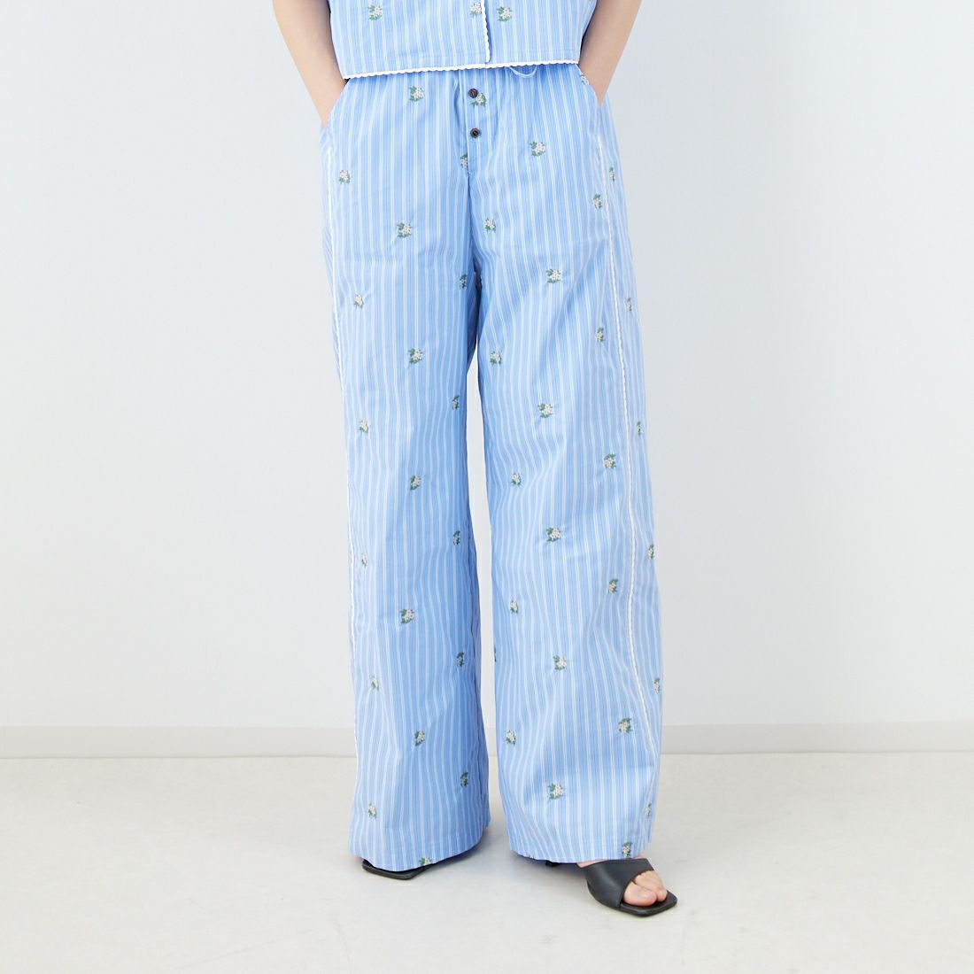 MAISON SPECIAL [メゾンスペシャル] パジャマイージーパンツ [21251465708] BLU &&モデル身長：160cm 着用サイズ：36&&