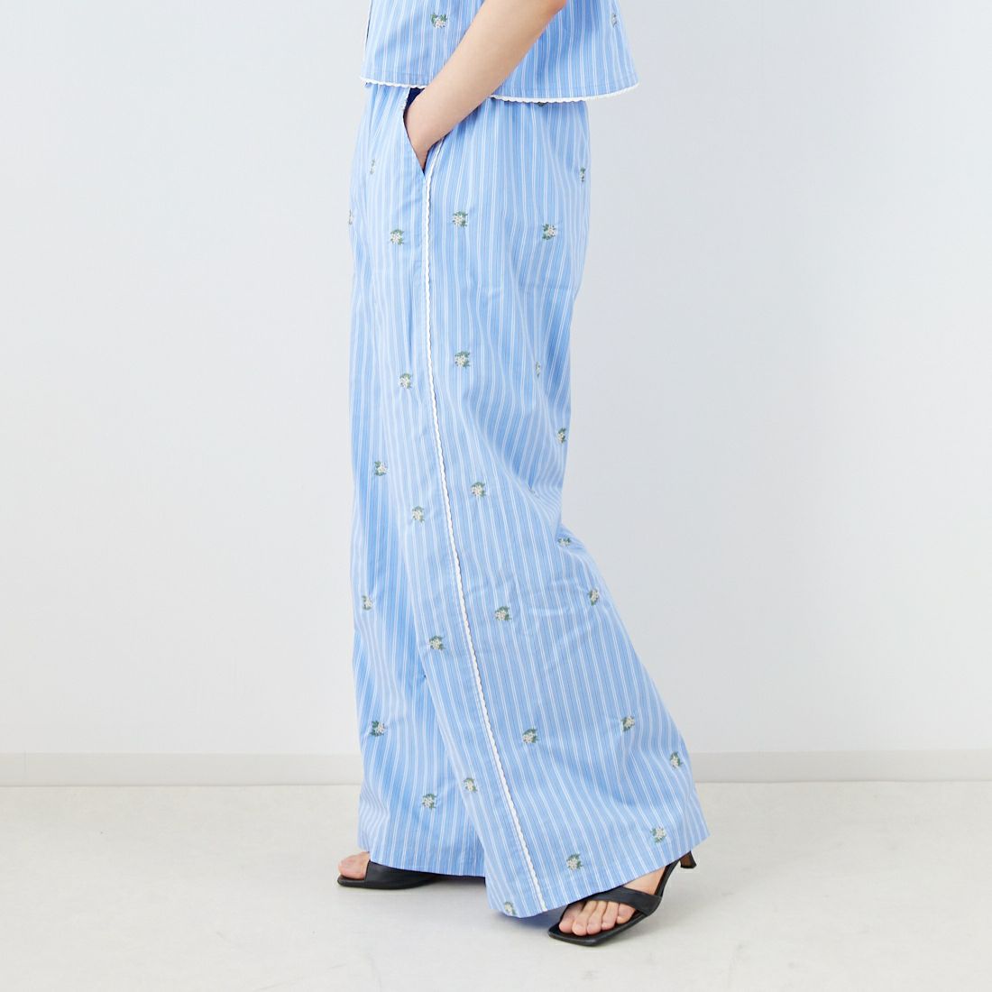 MAISON SPECIAL [メゾンスペシャル] パジャマイージーパンツ [21251465708] BLU &&モデル身長：160cm 着用サイズ：36&&