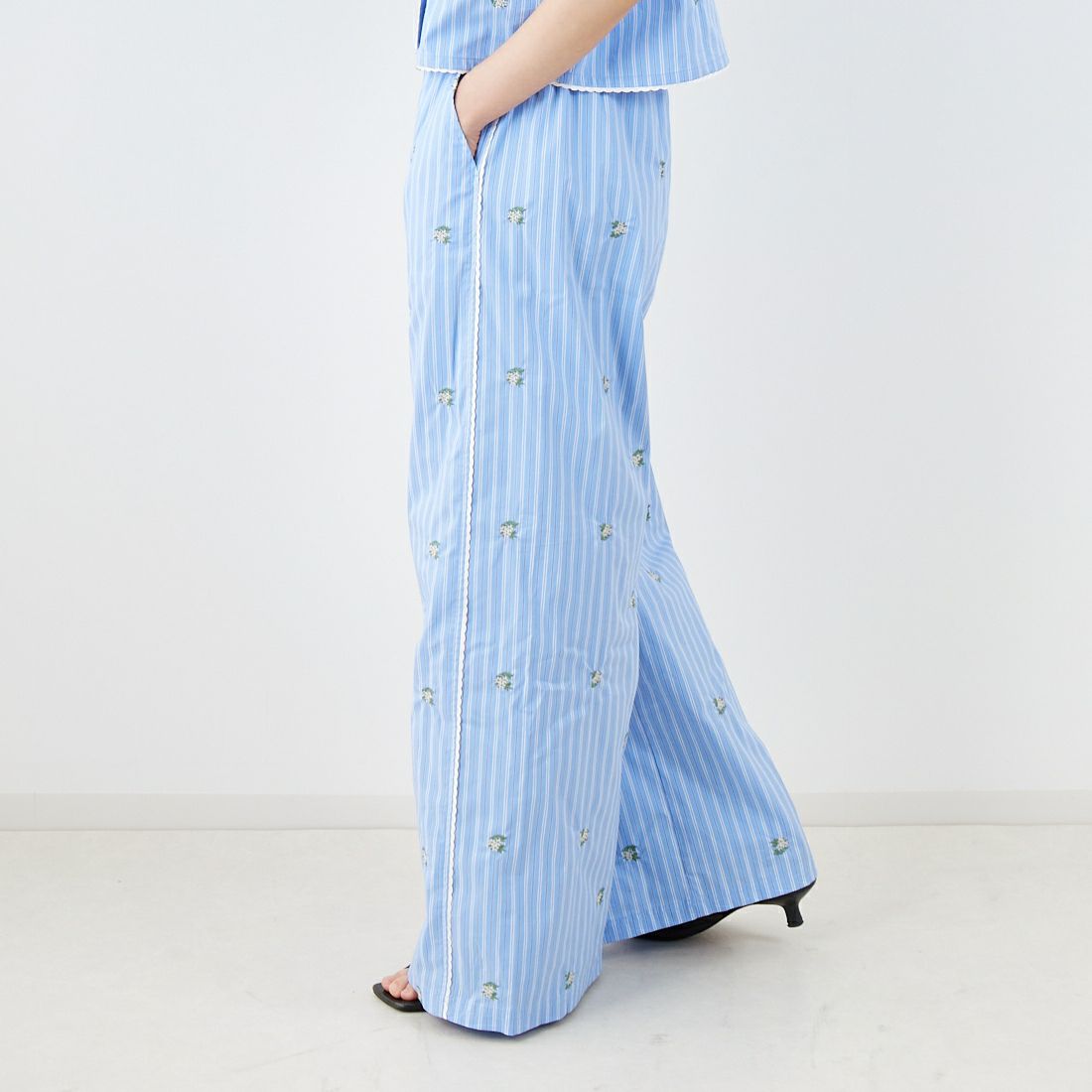 MAISON SPECIAL [メゾンスペシャル] パジャマイージーパンツ [21251465708] BLU &&モデル身長：160cm 着用サイズ：36&&