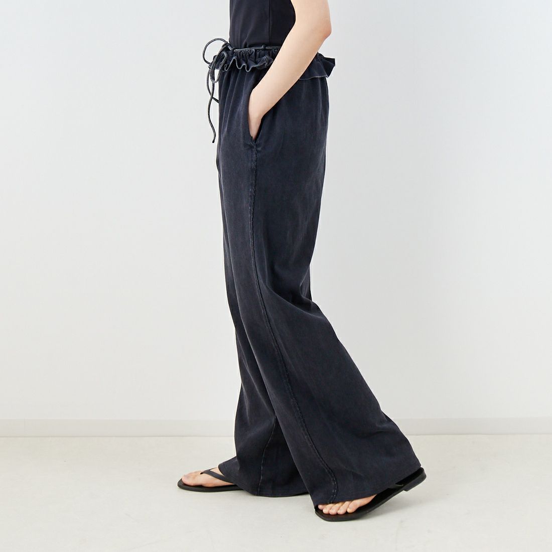 MAISON SPECIAL [メゾンスペシャル] ウエストフリルスウェットパンツ [21251465812] C.GRY &&モデル身長：160cm 着用サイズ：36&&