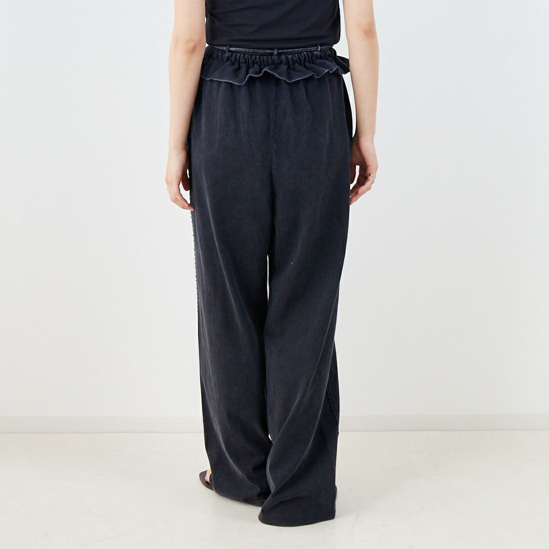 MAISON SPECIAL [メゾンスペシャル] ウエストフリルスウェットパンツ [21251465812] C.GRY &&モデル身長：160cm 着用サイズ：36&&