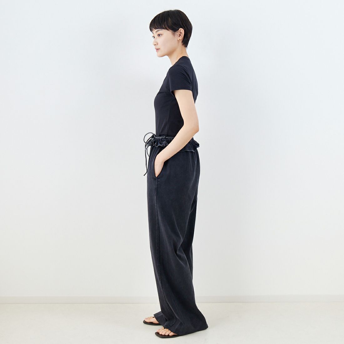 MAISON SPECIAL [メゾンスペシャル] ウエストフリルスウェットパンツ [21251465812] C.GRY &&モデル身長：160cm 着用サイズ：36&&