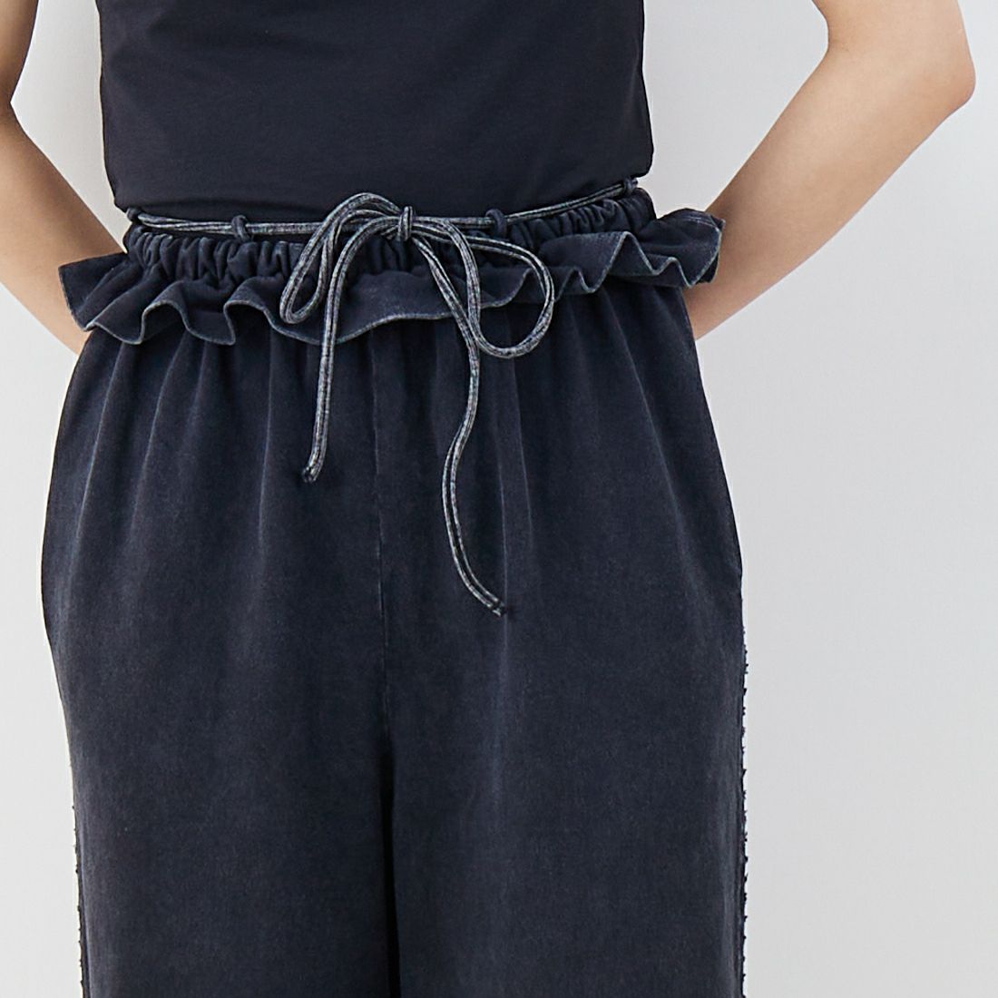 MAISON SPECIAL [メゾンスペシャル] ウエストフリルスウェットパンツ [21251465812] C.GRY &&モデル身長：160cm 着用サイズ：36&&