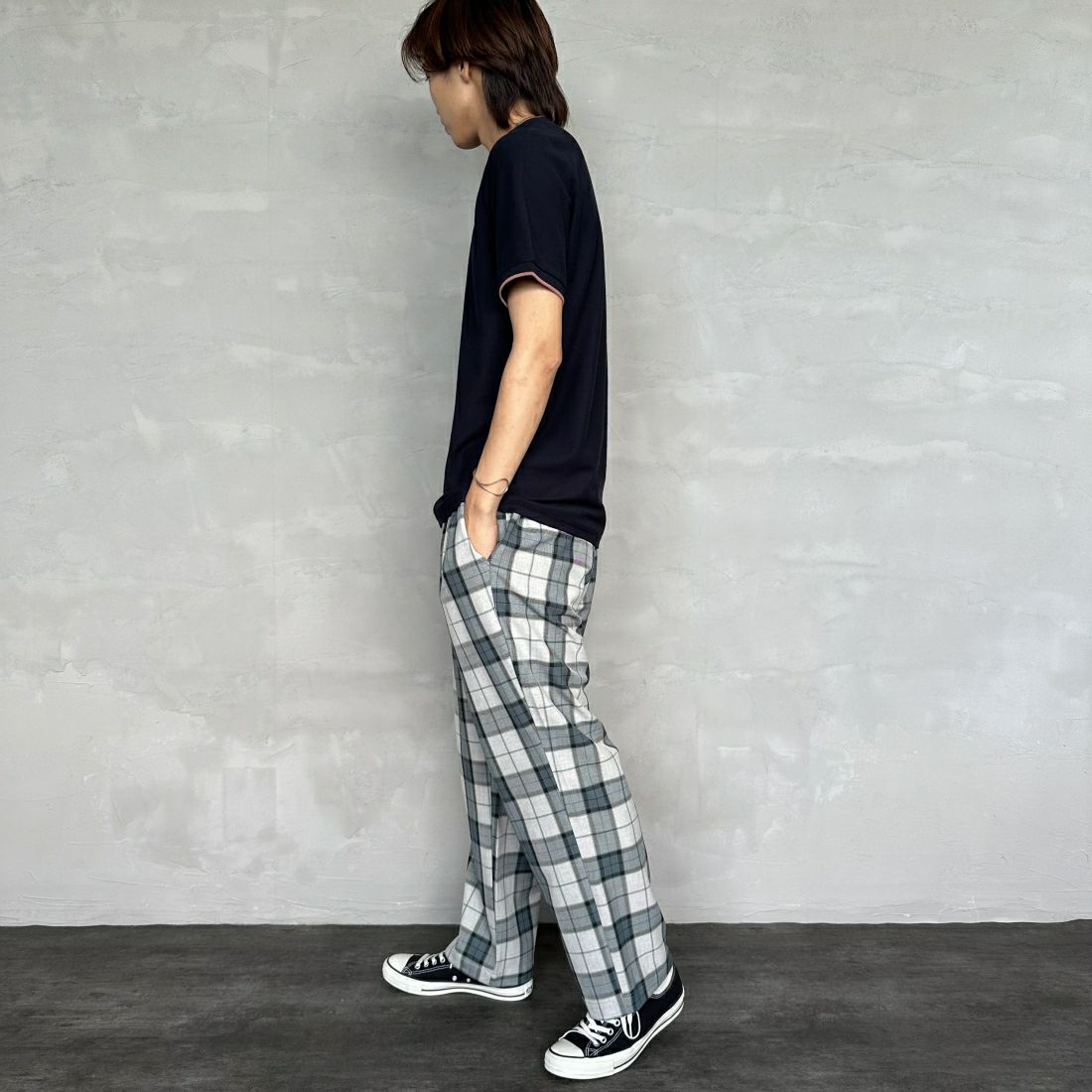 FRED PERRY [フレッドペリー] ティップライン ワンポイントロゴ刺繍クレープピケTシャツ [M8585] 795 NAVY &&モデル身長：179cm 着用サイズ：M&&