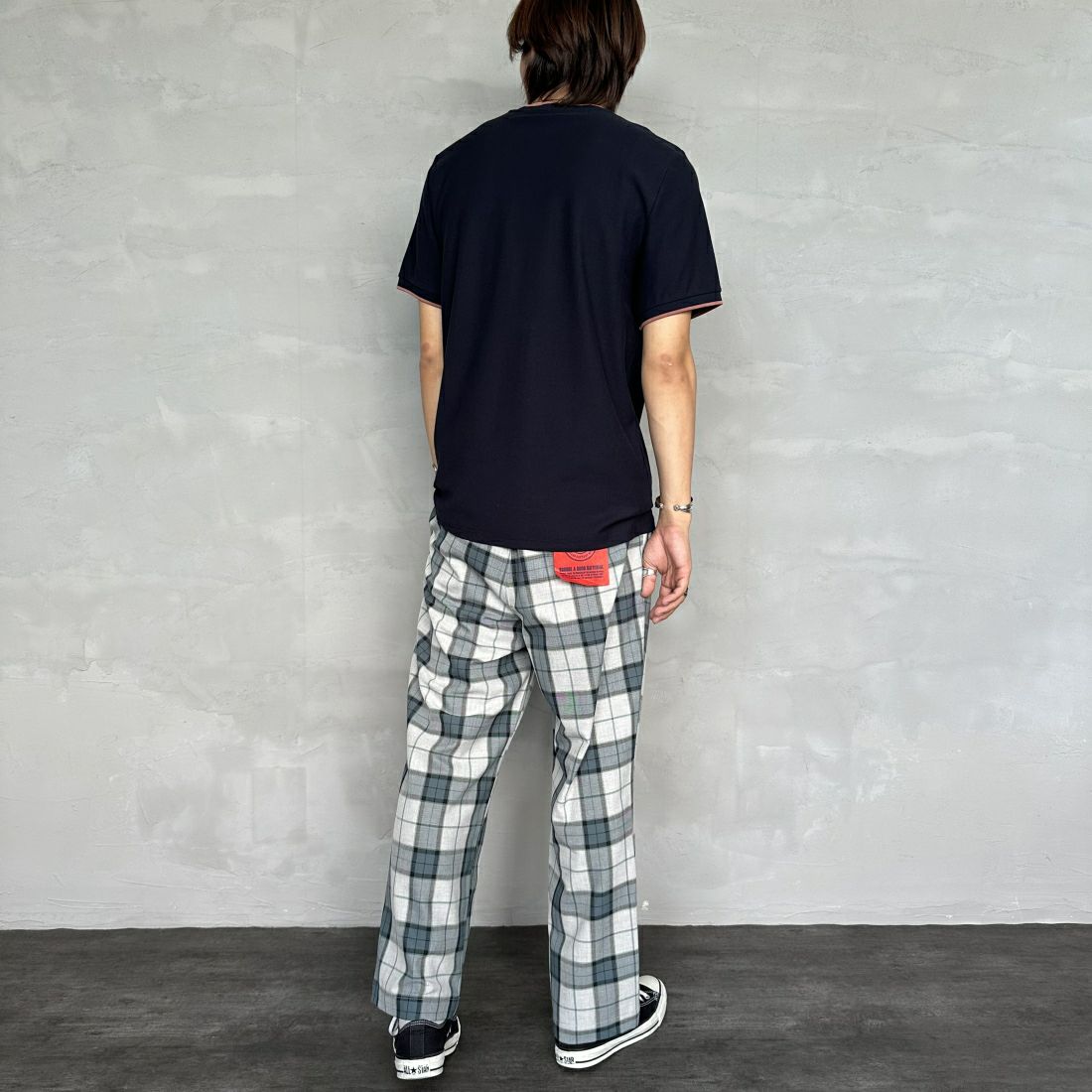 FRED PERRY [フレッドペリー] ティップライン ワンポイントロゴ刺繍クレープピケTシャツ [M8585] 795 NAVY &&モデル身長：179cm 着用サイズ：M&&