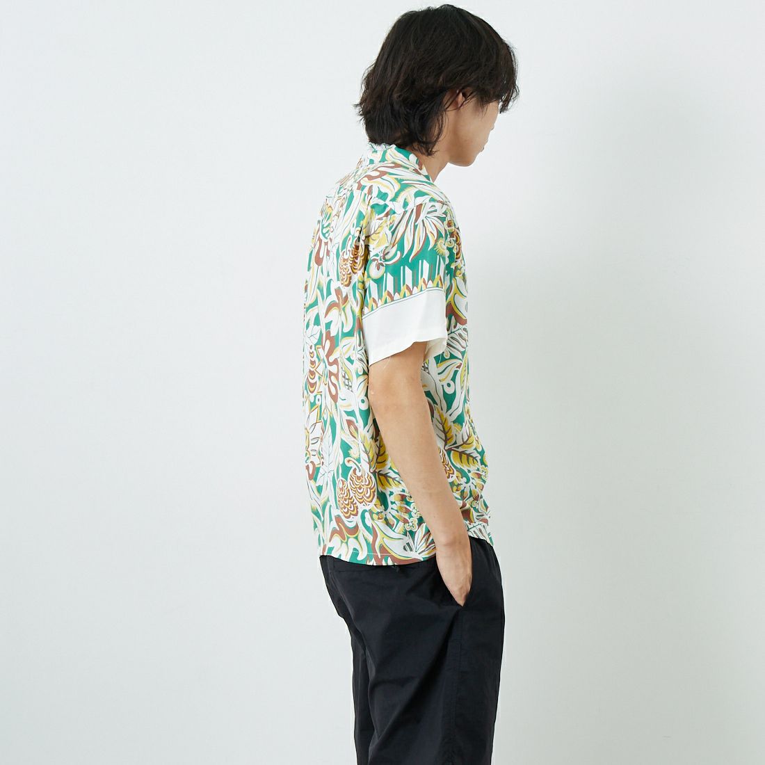 SUN SURF [サンサーフ] レーヨンハワイアンシャツ [SS39430] 105 OFF WH &&モデル身長：179cm 着用サイズ：M&&