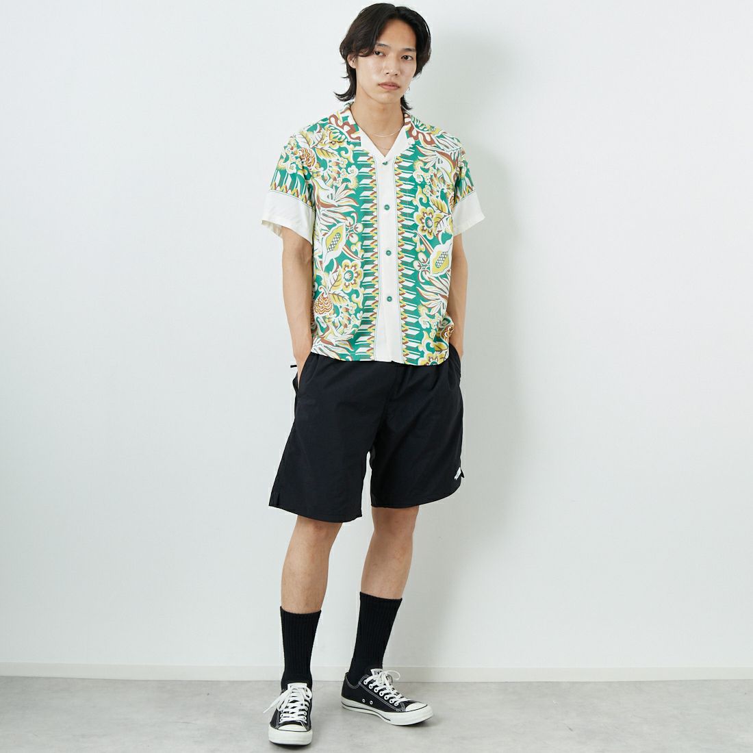SUN SURF [サンサーフ] レーヨンハワイアンシャツ [SS39430] 105 OFF WH &&モデル身長：179cm 着用サイズ：M&&