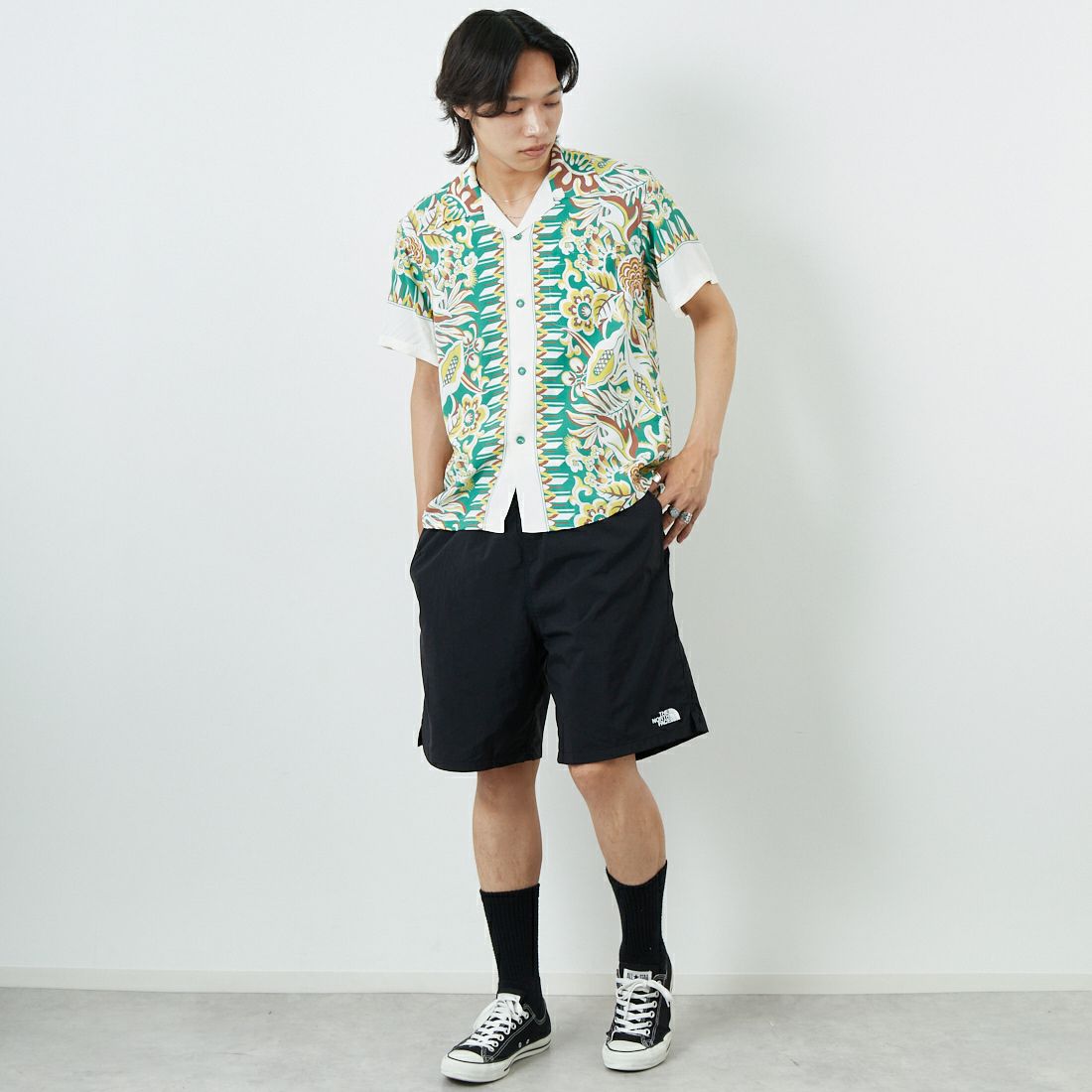 SUN SURF [サンサーフ] レーヨンハワイアンシャツ [SS39430] 105 OFF WH &&モデル身長：179cm 着用サイズ：M&&