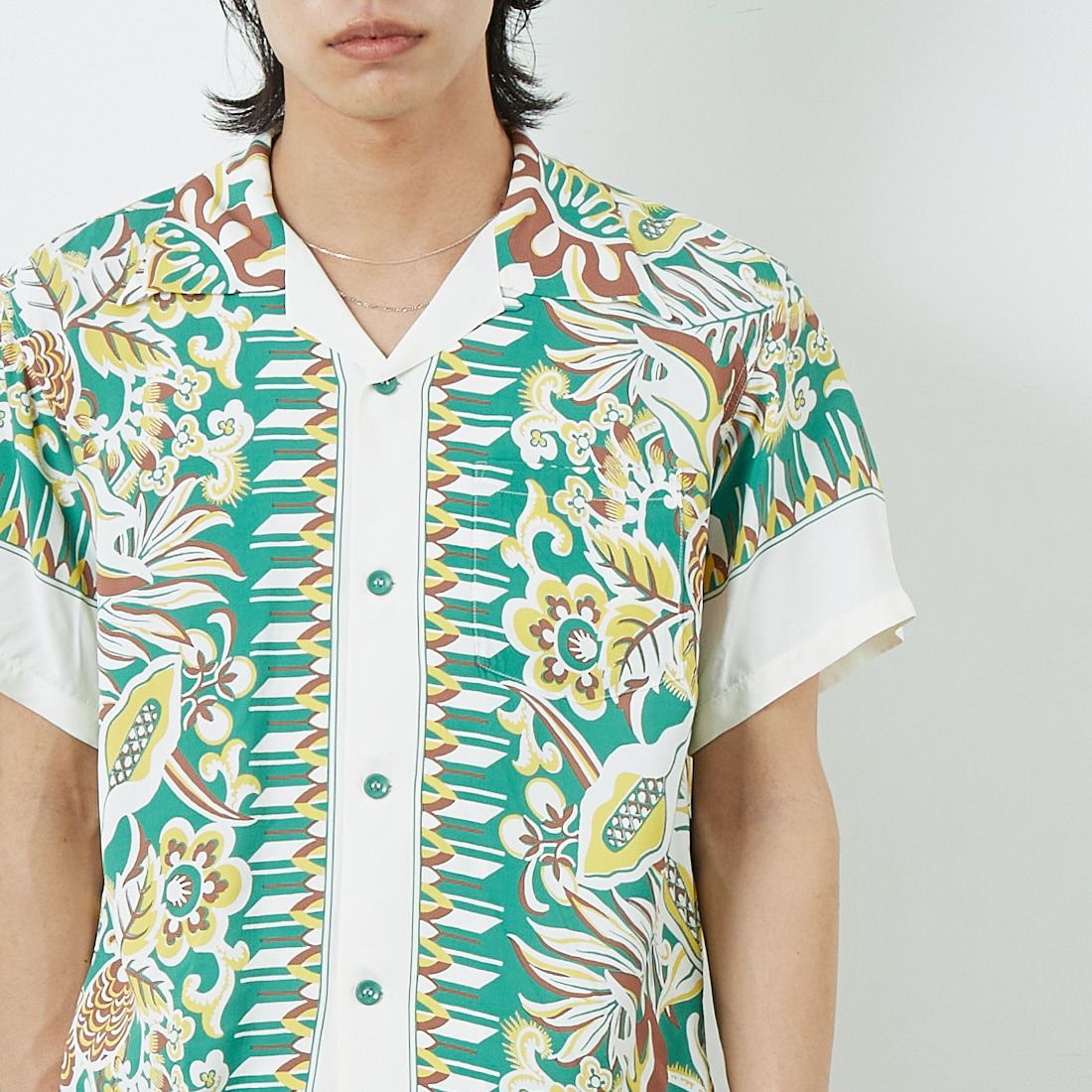 SUN SURF [サンサーフ] レーヨンハワイアンシャツ [SS39430] 105 OFF WH &&モデル身長：179cm 着用サイズ：M&&