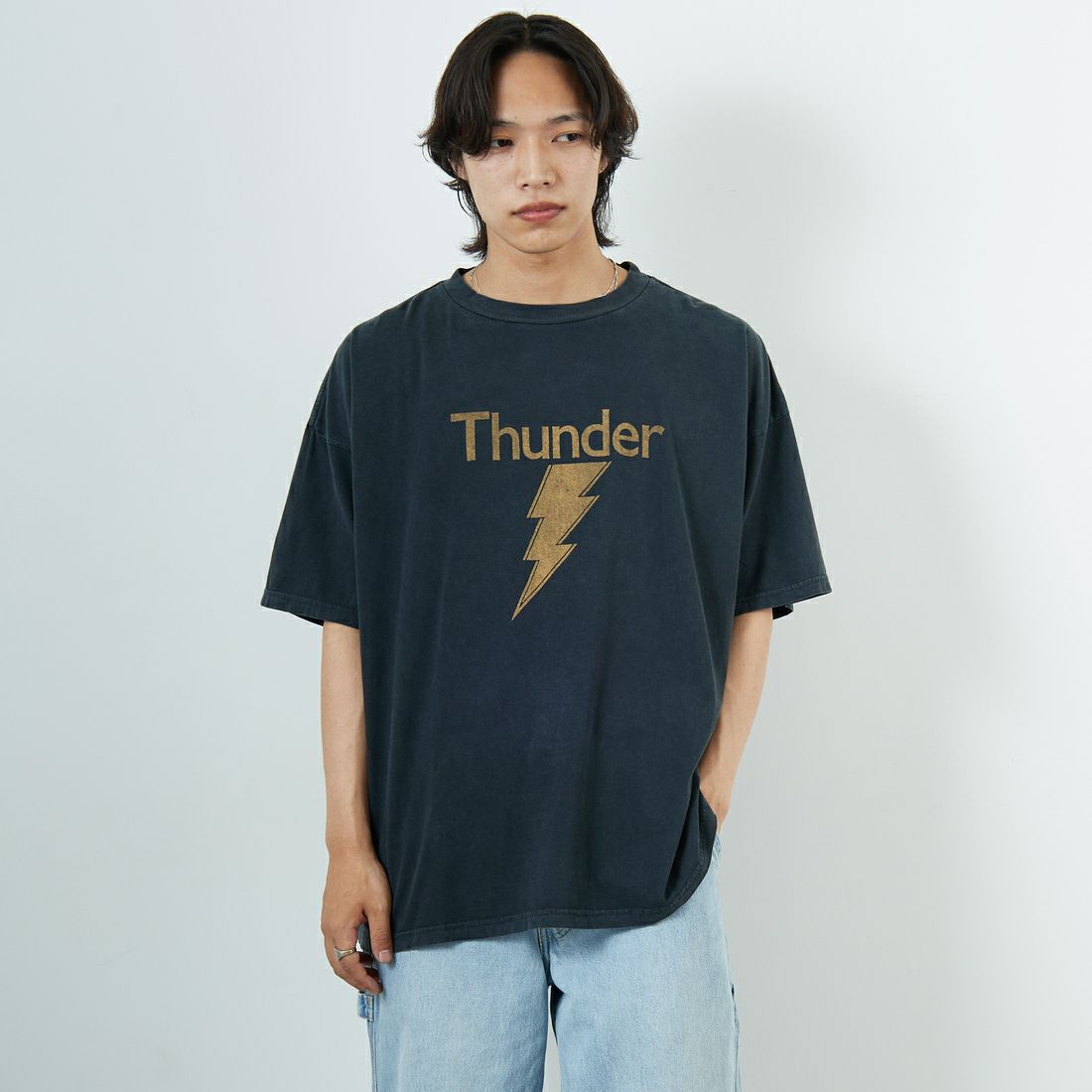 REMI RELIEF [レミレリーフ] 別注 ビッグプリントTシャツ THUNDER [RN28369284-JF] BLACK &&モデル身長：179cm 着用サイズ：M&&