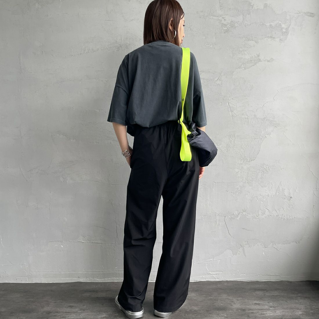 REMI RELIEF [レミレリーフ] 別注 ビッグプリントTシャツ MILLBURN [RN28369285-JF] BLACK &&モデル身長：159cm 着用サイズ：S&&