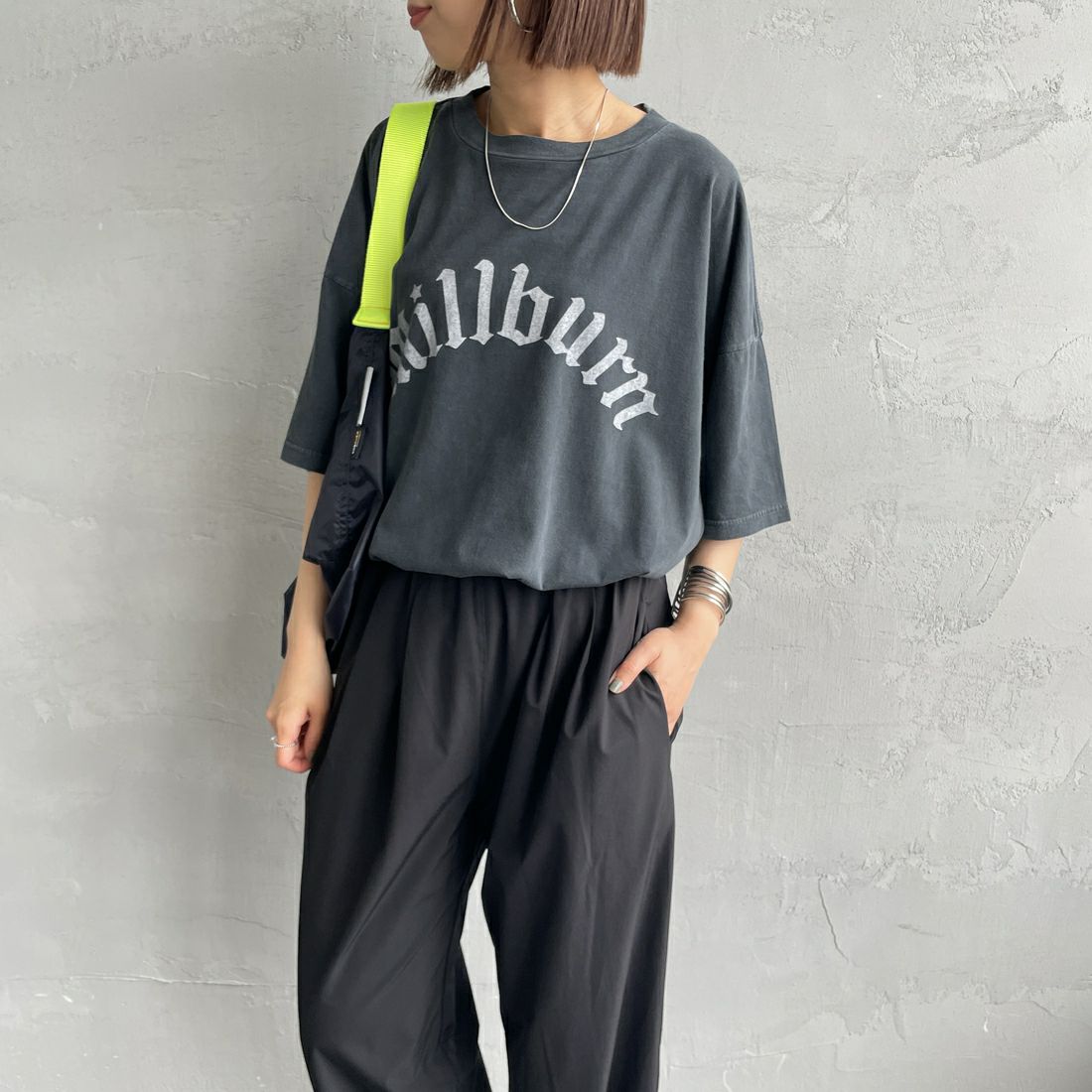 REMI RELIEF [レミレリーフ] 別注 ビッグプリントTシャツ MILLBURN [RN28369285-JF] BLACK &&モデル身長：159cm 着用サイズ：S&&