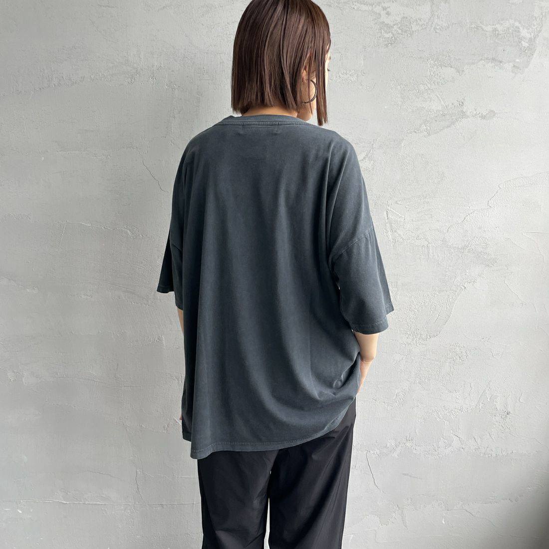 REMI RELIEF [レミレリーフ] 別注 ビッグプリントTシャツ MILLBURN [RN28369285-JF] BLACK &&モデル身長：159cm 着用サイズ：S&&