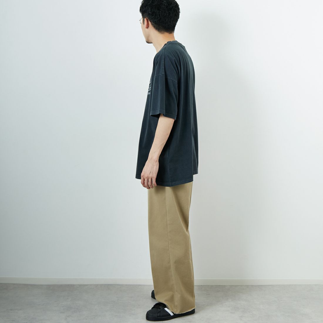REMI RELIEF [レミレリーフ] 別注 ビッグプリントTシャツ SACRAMENT [RN28369286-JF] BLACK &&モデル身長：168cm 着用サイズ：M&&