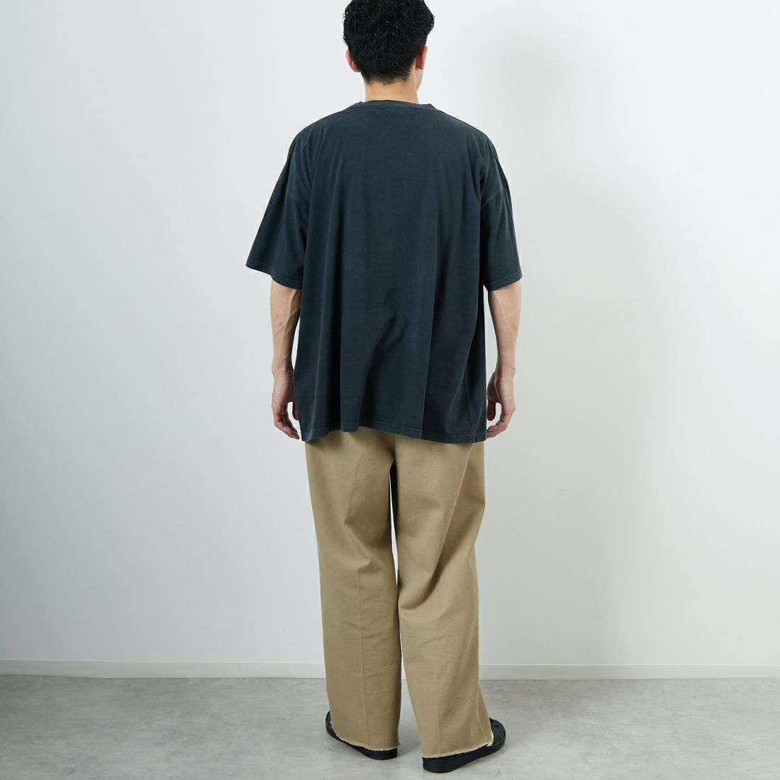REMI RELIEF [レミレリーフ] 別注 ビッグプリントTシャツ SACRAMENT [RN28369286-JF] BLACK &&モデル身長：168cm 着用サイズ：M&&
