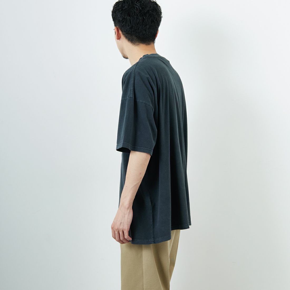 REMI RELIEF [レミレリーフ] 別注 ビッグプリントTシャツ SACRAMENT [RN28369286-JF] BLACK &&モデル身長：168cm 着用サイズ：M&&
