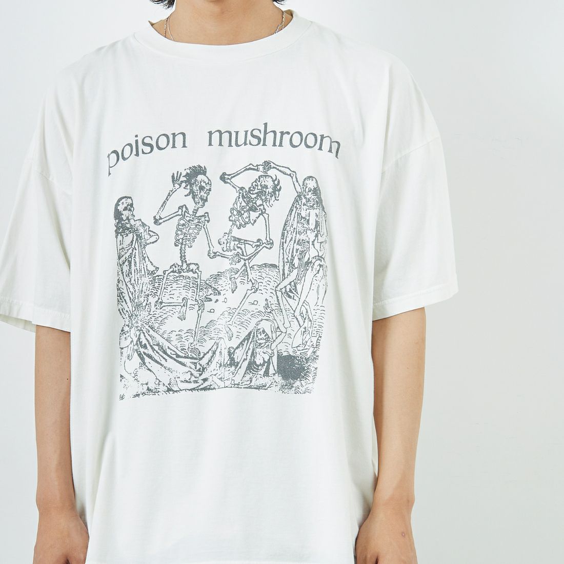REMI RELIEF [レミレリーフ] 別注 ビッグプリントTシャツ POISON MUSHROOM [RN28369296-JF] OFF WHITE &&モデル身長：179cm 着用サイズ：M&&