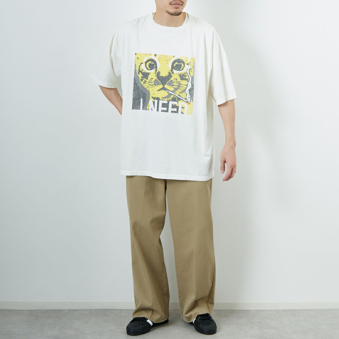 REMI RELIEF [レミレリーフ] 別注 ビッグプリントTシャツ CAT I NEED [RN28369297-JF] OFF WHITE &&モデル身長：168cm 着用サイズ：M&&