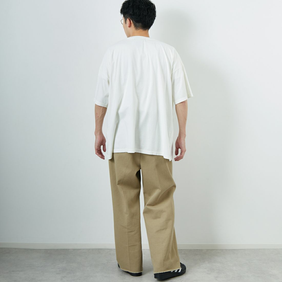 REMI RELIEF [レミレリーフ] 別注 ビッグプリントTシャツ CAT I NEED [RN28369297-JF] OFF WHITE &&モデル身長：168cm 着用サイズ：M&&