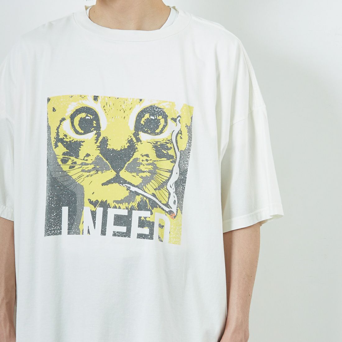 REMI RELIEF [レミレリーフ] 別注 ビッグプリントTシャツ CAT I NEED [RN28369297-JF] OFF WHITE &&モデル身長：168cm 着用サイズ：M&&