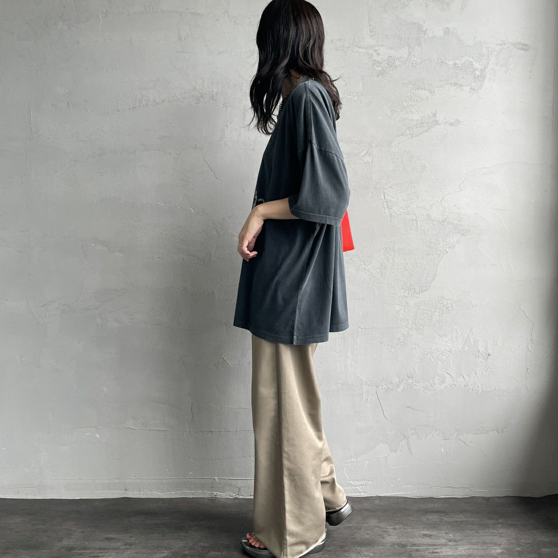 REMI RELIEF [レミレリーフ] 別注 ビッグプリントTシャツ DOG [RN28369287-JF] BLACK &&モデル身長：160cm 着用サイズ：S&&