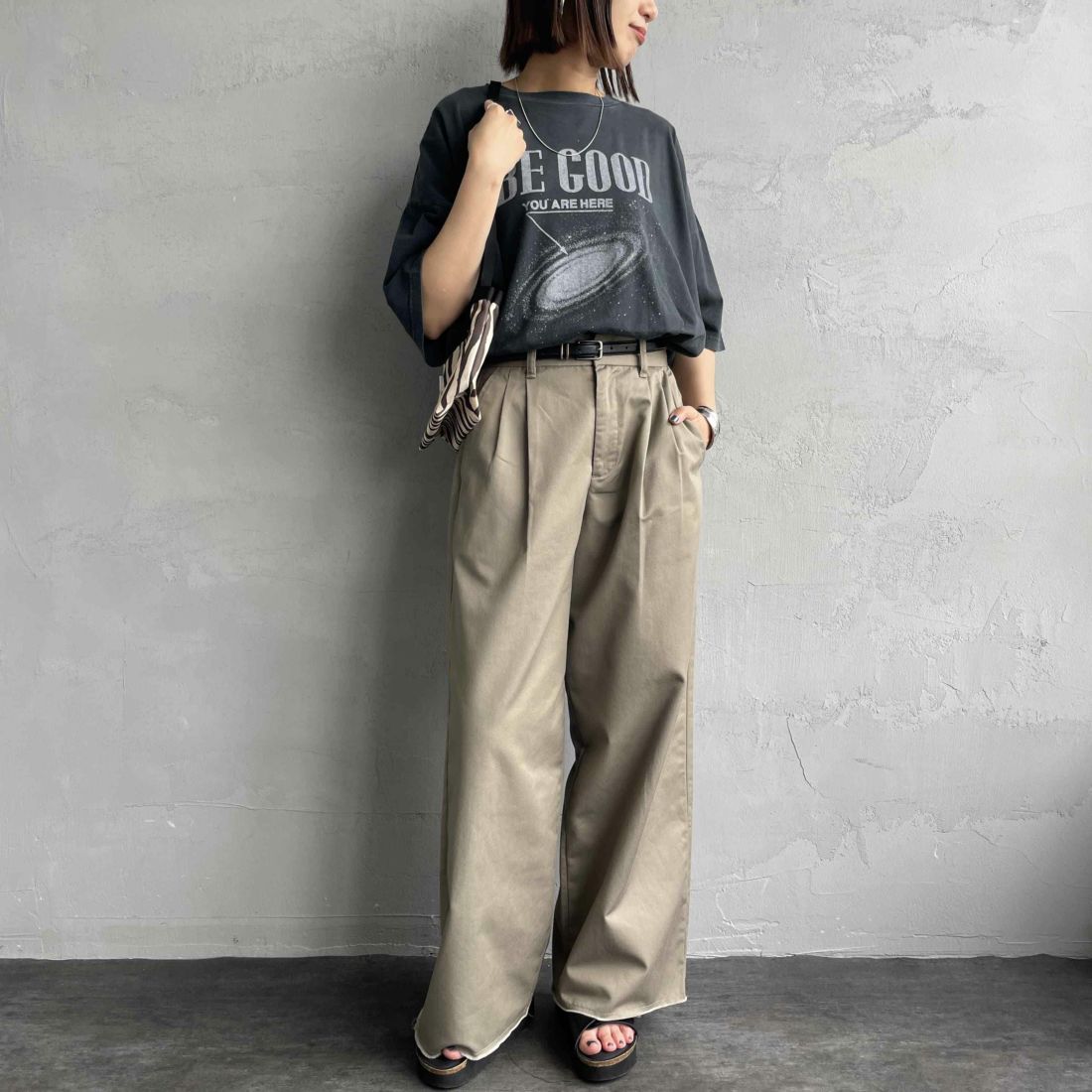 REMI RELIEF [レミレリーフ] 別注 ビッグプリントTシャツ BE GOOD [RN28369293-JF] BLACK &&モデル身長：159cm 着用サイズ：S&&