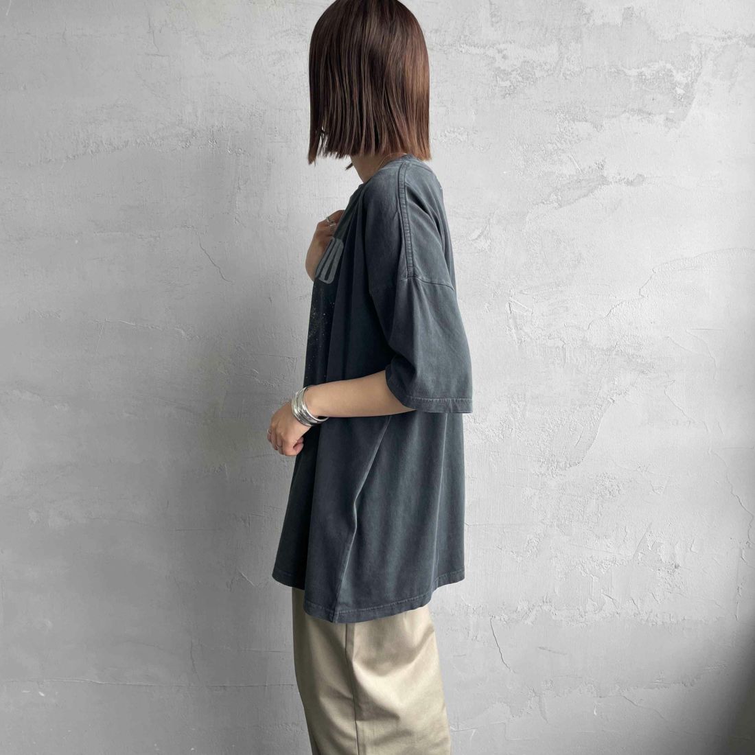 REMI RELIEF [レミレリーフ] 別注 ビッグプリントTシャツ BE GOOD [RN28369293-JF] BLACK &&モデル身長：159cm 着用サイズ：S&&